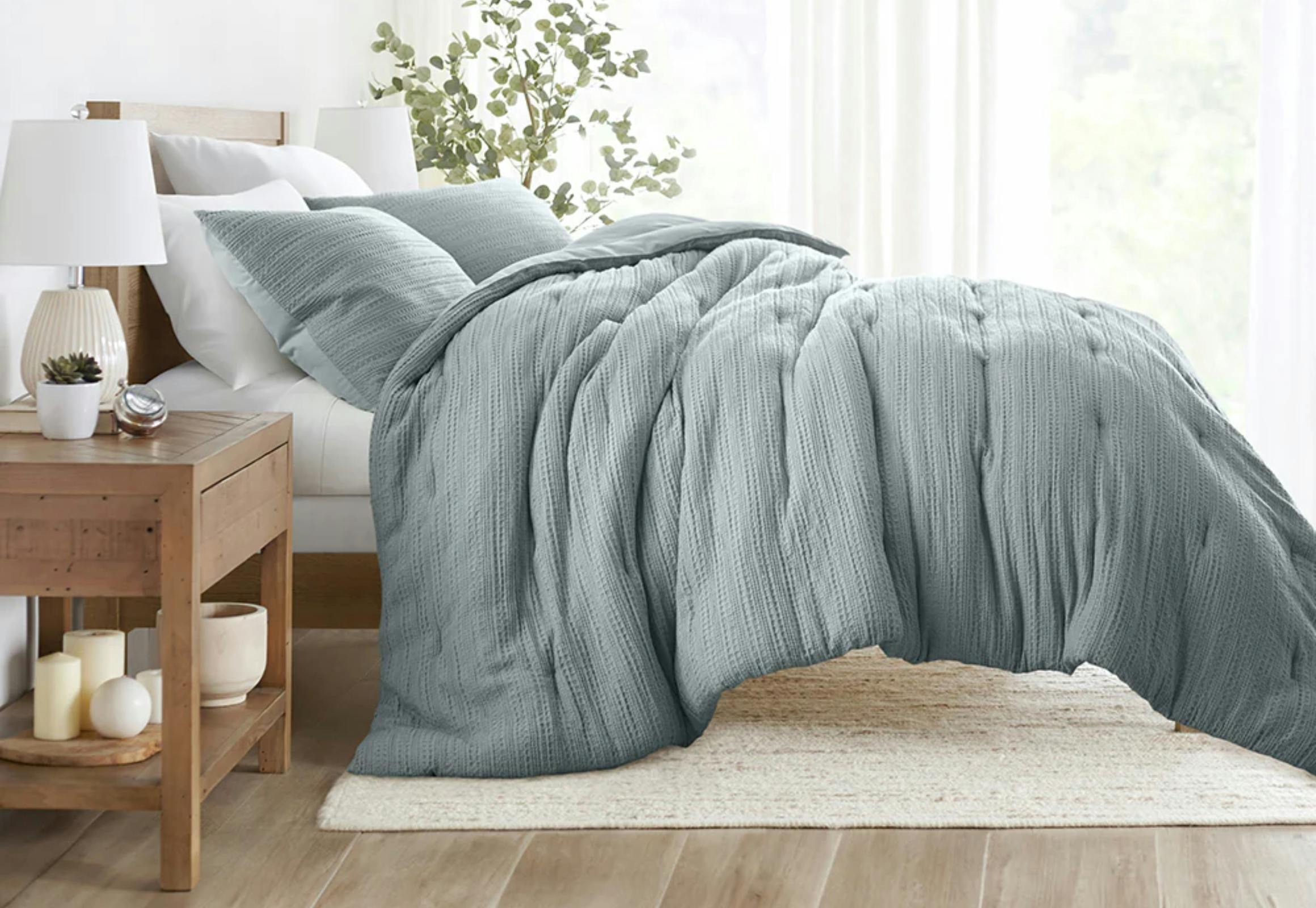 Linens & Hutch Comforter Set