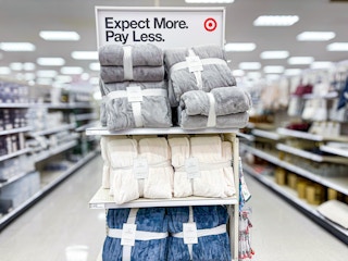 threshold-queen-bed-blankets4