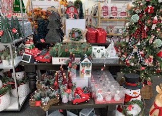 kohls-st-nicholas-christmas-decor-in-store-image-2020-2