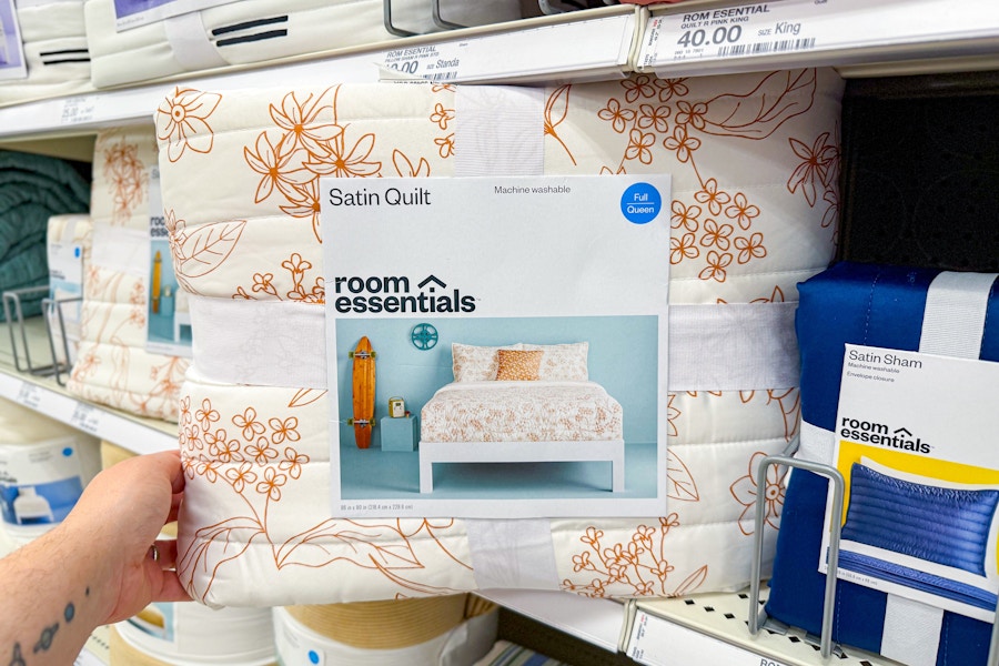 room-essentials-satin-quilts-target2