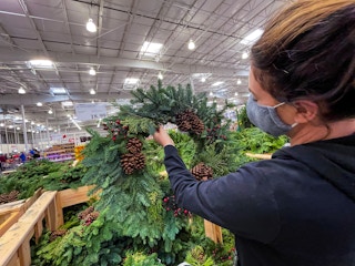 costco fresh wreaths1 1607114626 1607114627