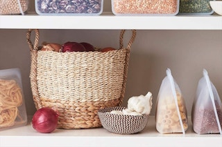 Seven Stasher bags with food in them on shelves.