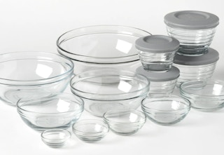 clear glass mixing bowls with gray lids