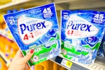 hand grabbing a bag of purex laundry pacs