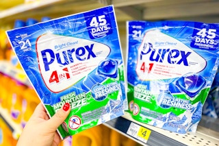 hand grabbing a bag of purex laundry pacs
