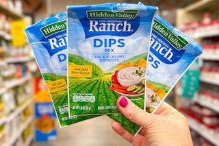 hand holding hidden valley ranch dip packets