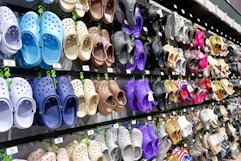 Crocs retail
