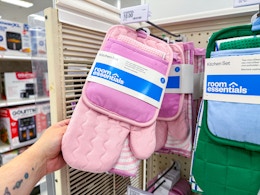 Kitchen Towel and Pot Holder 6-Piece Sets, Only $7.60 at Target card image