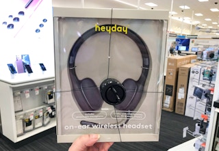 hand holding a black pair of Heyday headphones