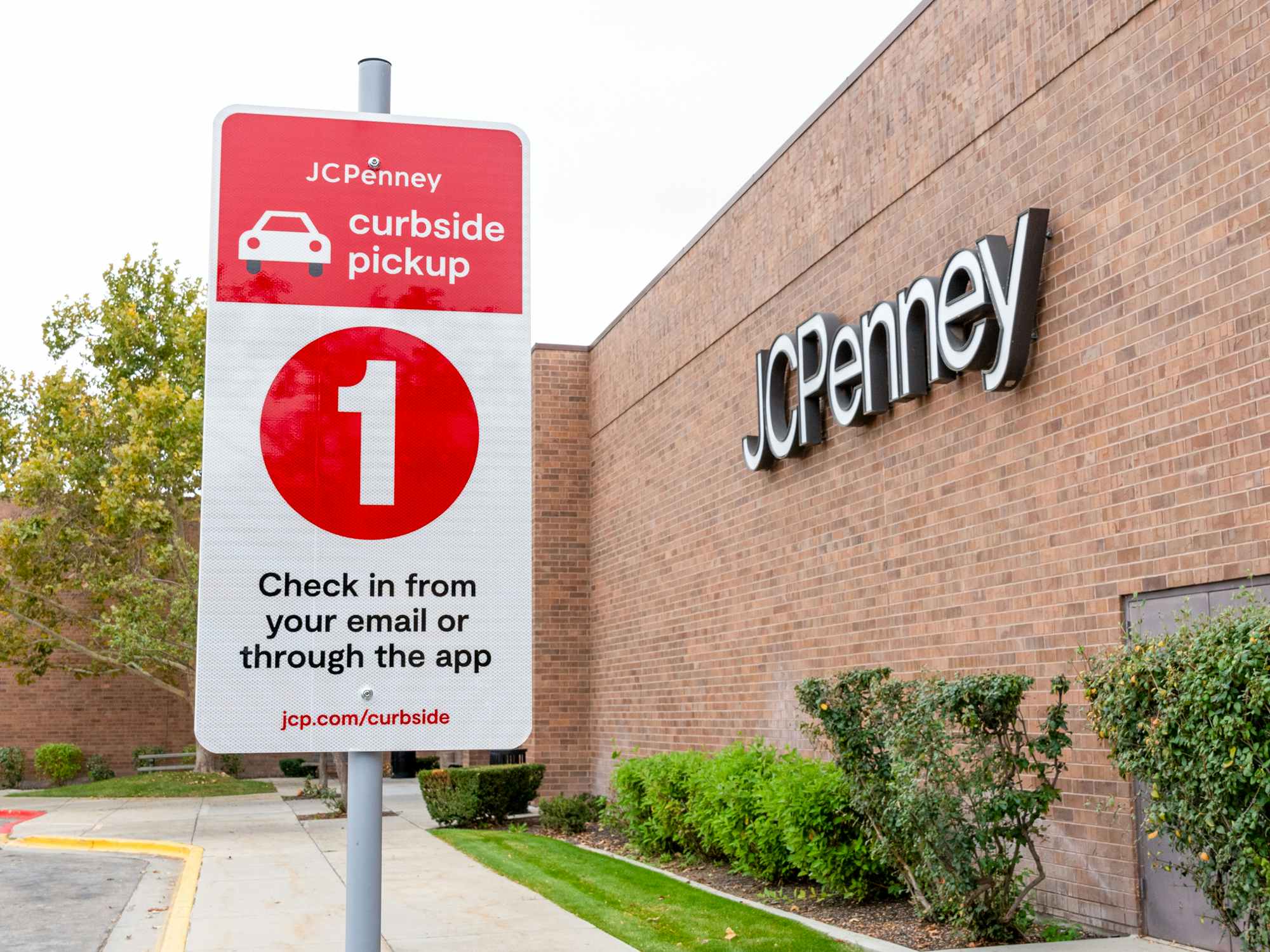The curbside pickup sign outside of JCPenney
