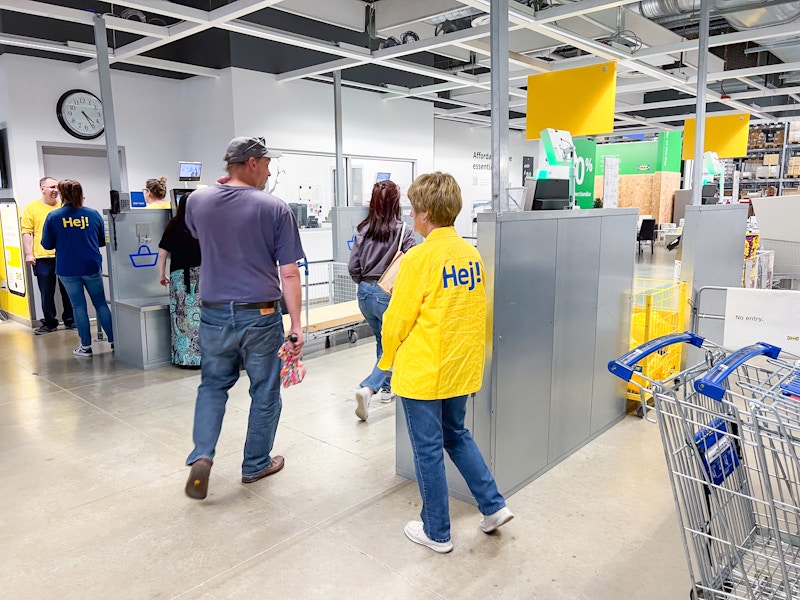 ikea-store-checkout-employees-kcl-03