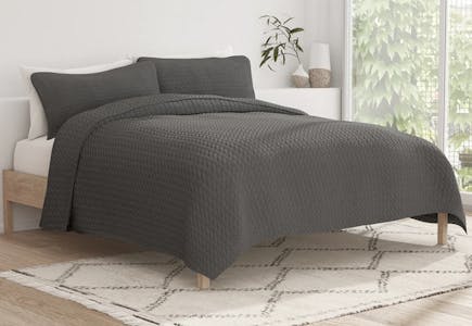 Linens & Hutch Quilted Set