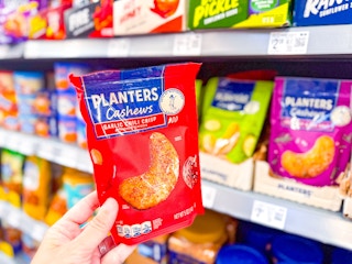 walmart-planters-Garlic-Chili-Crisp-Cashews-kcl-1