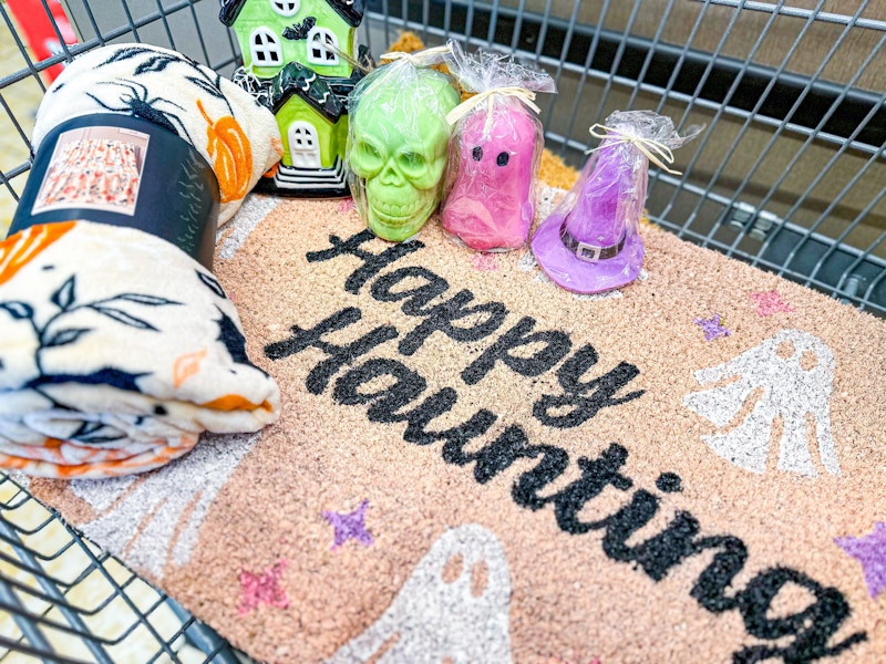 aldi-halloween-finds-081325-mats-throws-candles-1