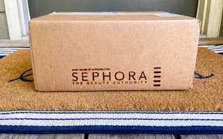 sephora delivery box on welcome mat