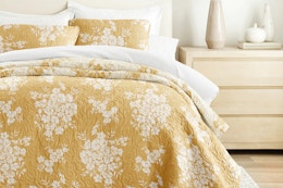 Linens & Hutch Patterned Quilt Set Feature Image