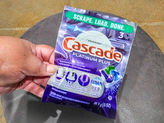 Someone holding a sample Cascade packet