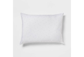 Room Essentials Bed Pillow