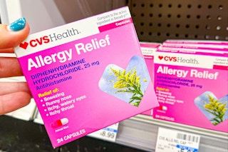 hand holding cvs health allergy relief medicine