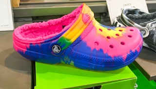 crocs-clogs-tie-dye-feature-2022-1