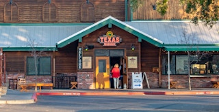Texas Roadhouse restaurant exterior and parking lot