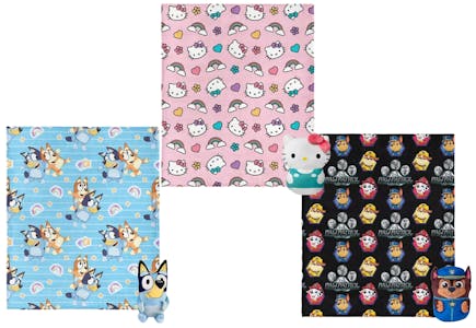 Character Hugger With Throw Set