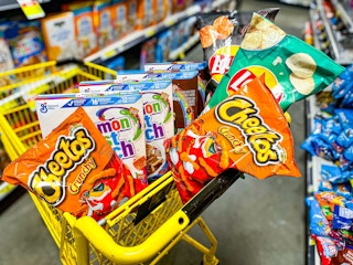 4 boxes of cereal and 4 bags of chips in a cart