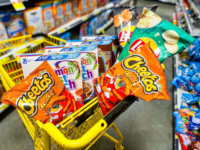 4 boxes of cereal and 4 bags of chips in a cart