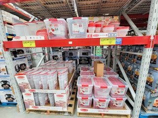 display of rubbermaid food storage containers