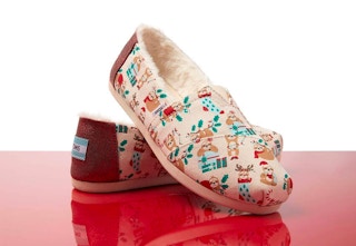 toms holiday sloth shoes 2022 4 1670940960 1670940960