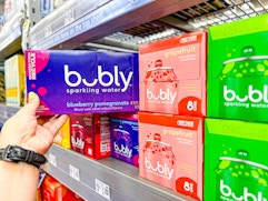 hand holding the blueberry pomegranate 8-pack of Bubly next to other flavors