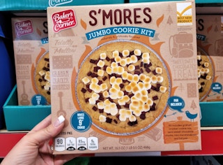 aldi bakers corner smores jumbo cookie kit 2021 sv 1626834706 1626834706