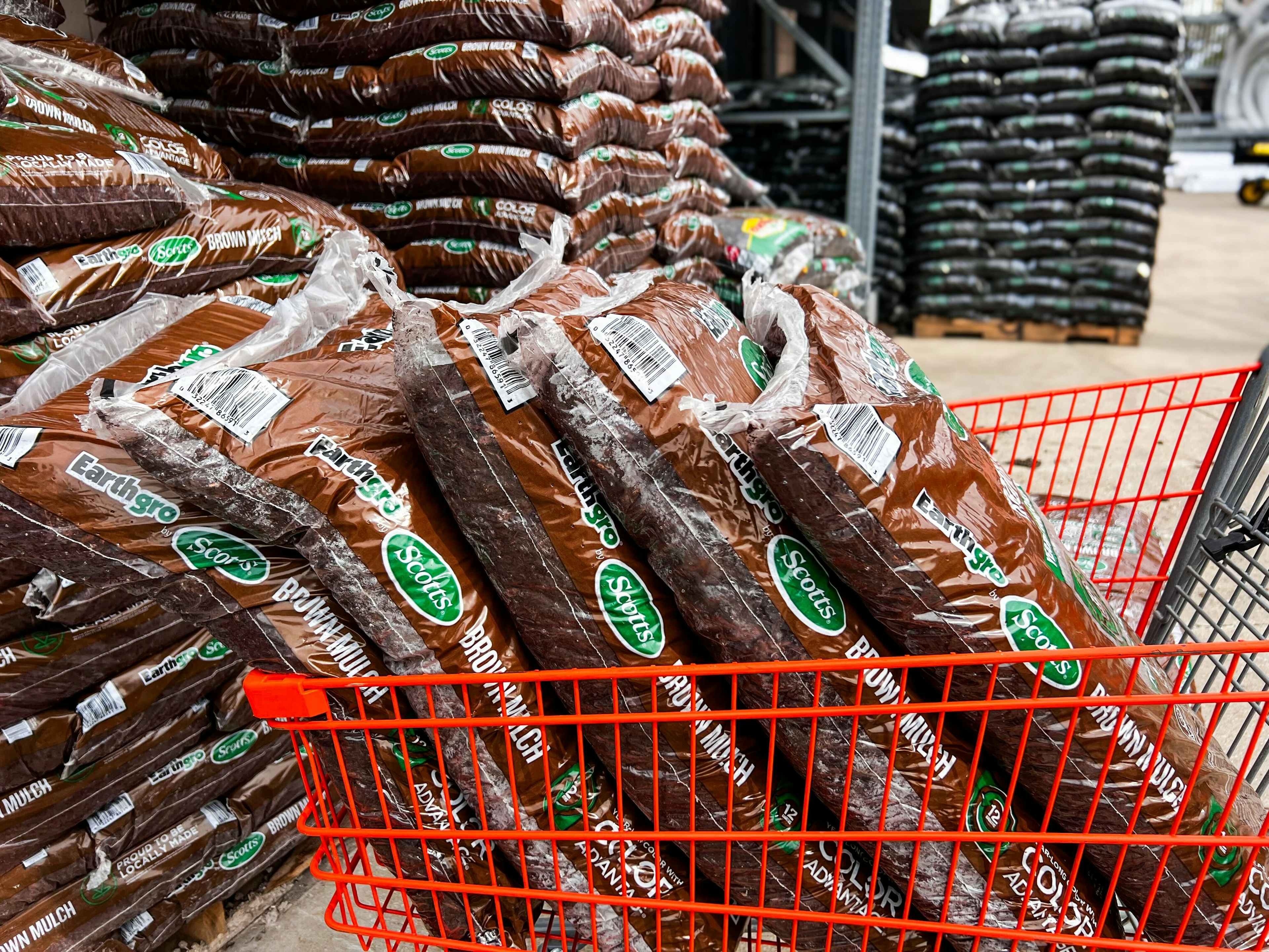 scotts earthgro mulch in home depot cart