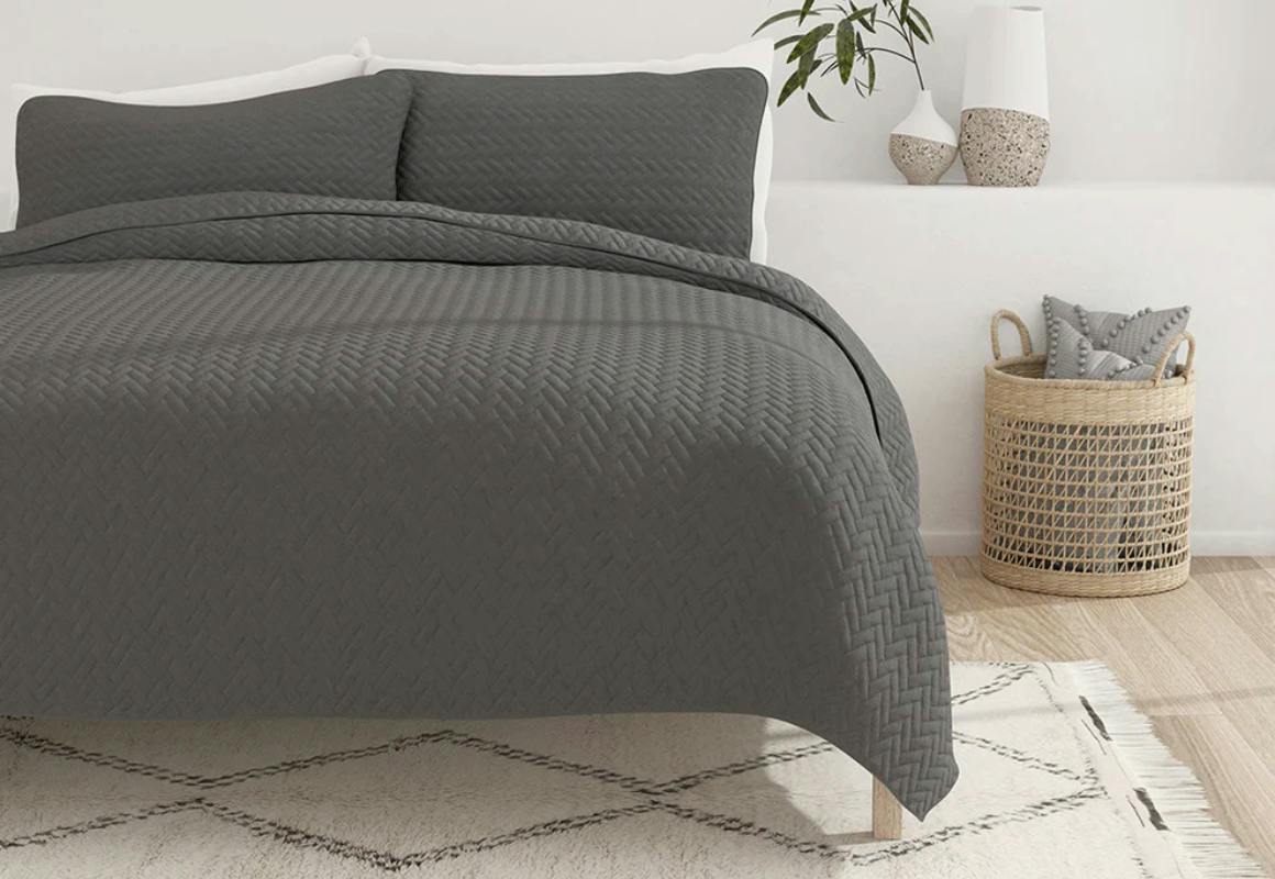 Linens & Hutch Quilt Set