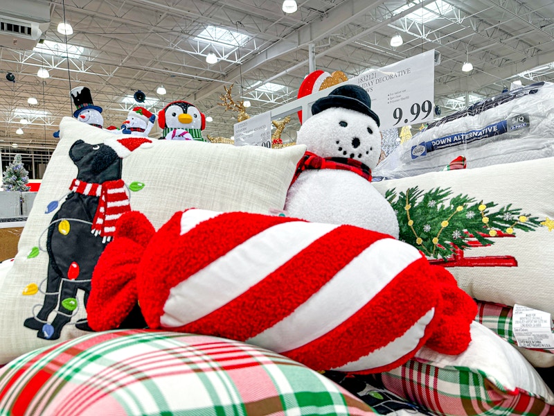 costco-christmas-pillow-2