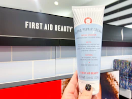 first-aid-beauty-ultra-repair-cream-sephora-2022-03