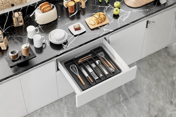 Expandable Silverware Organizer, Now $3.99 on Amazon (Reg. $12.99)