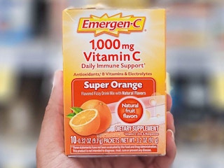 hand holding emergen-c
