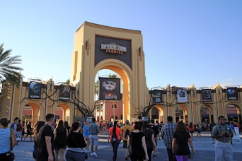 Photo 34126382 | Halloween Horror Nights © Astrid Gast | Dreamstime.com