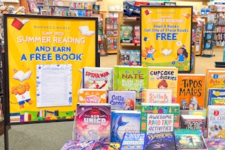 signage for summer reading event for barnes and noble
