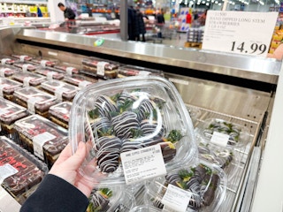 costco-hand-dipped-strawberries-