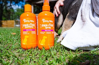 zesty-paws-flea-and-tick-spray-shampoo-for-dogs-editorial-kcl-10