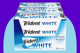 Trident White Peppermint Sugar-Free Chewing Gum on a blue background.