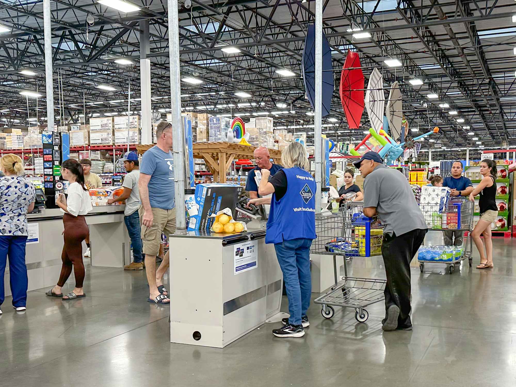 People checking out at Sam's Club
