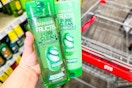 hand holding garnier fructis shampoo and conditioner