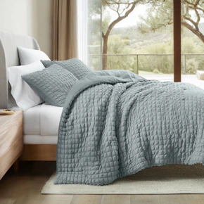 Linens & Hutch Comforter Set