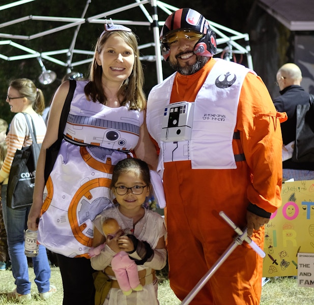 family dressed in Star Wars Halloween costumes