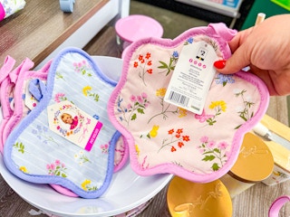 dollar general dolly parton oven mitts