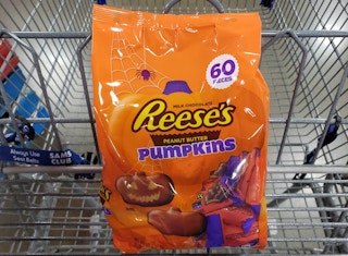 sams club reeses peanut butter pumpkins 2021 sv 1631815559 1631815559