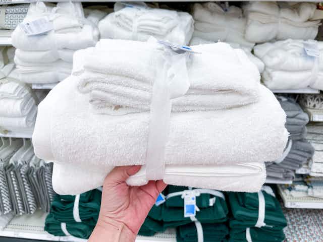 Get 4-Piece Bath and Hand Towel Sets for $10 or Less at Target ($15 Value) card image